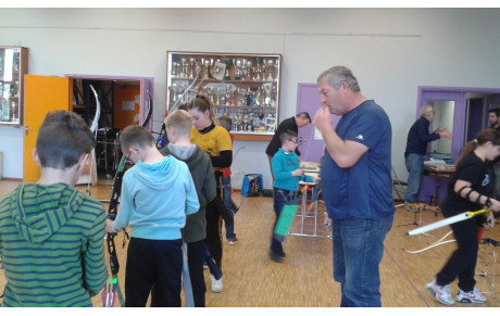 27.03.PASSAGE DE FLECHES SALLE